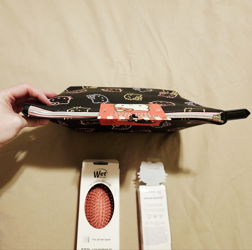 Hello Kitty Essentials Bundle - Picture 10 of 16